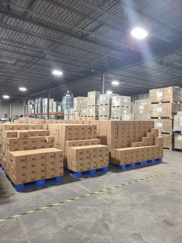 Entrepôt de stock de sucre et farine en gros avant expédition conteneur