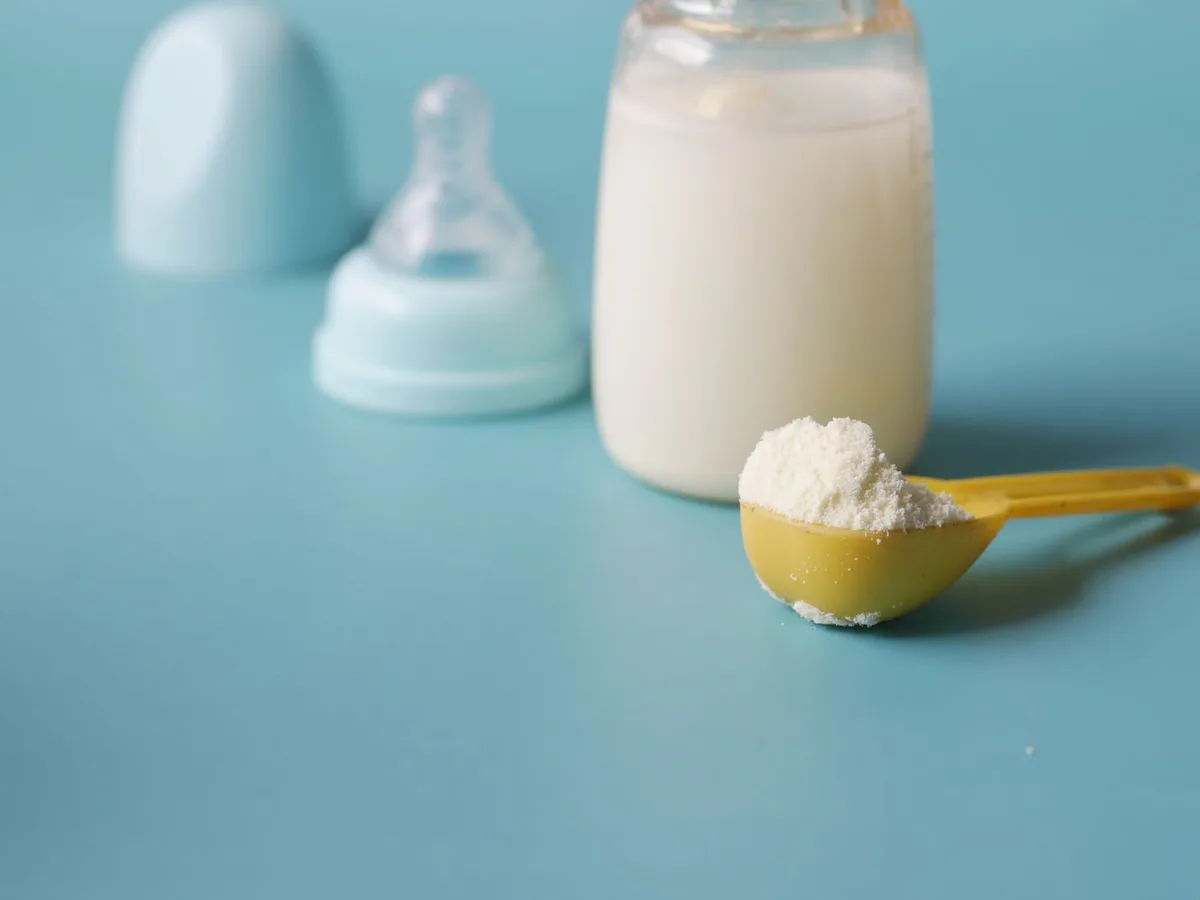Lait en poudre et nutrition bébé — biberon et lait infantile