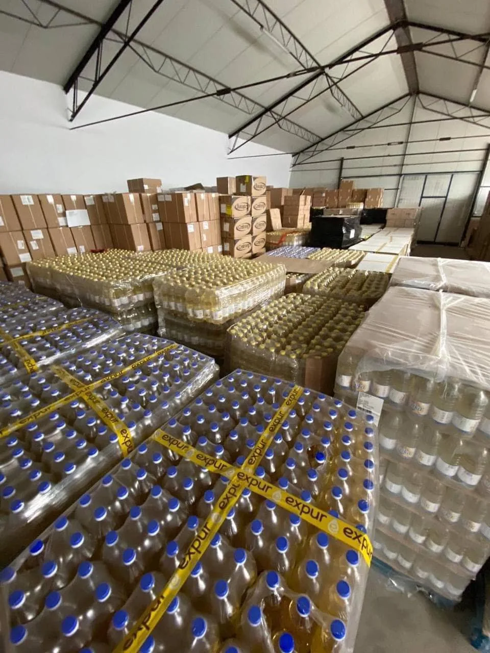 Entrepôt d'huile de cuisson Dinor en gros — export Afrique Euro Africa FMCG