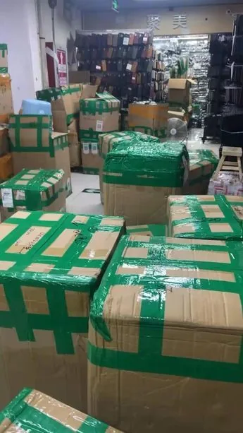 Stock de produits capillaires en entrepôt — export Afrique Euro Africa FMCG