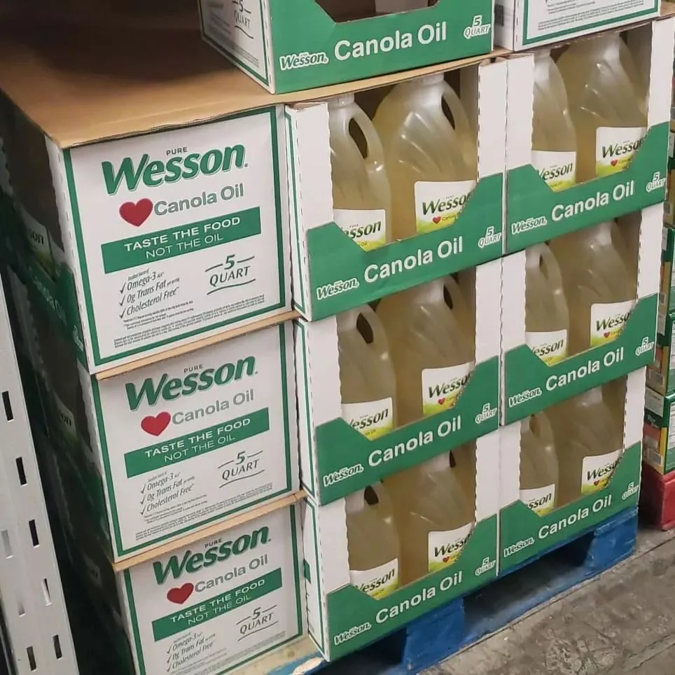 Cartons de Wesson Canola Oil 5QT palettisés — grossiste Euro Africa FMCG
