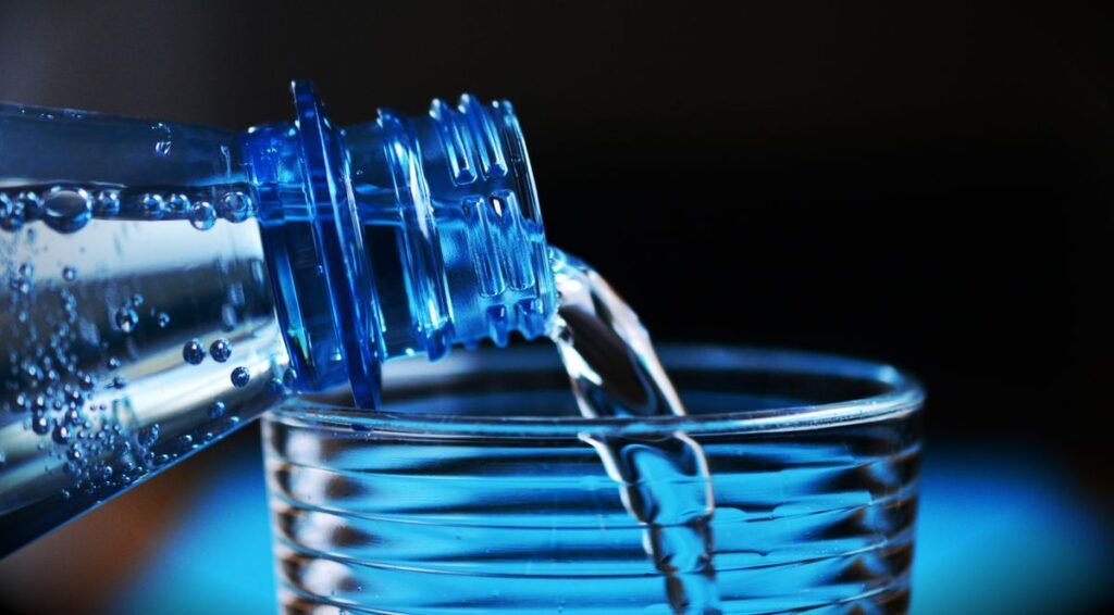 Acheter l’Eau Minérale Evian et le Jus de Fruits Tropicana en Gros par Palette avec Livraison au Port d’Abidjan, Côte d’Ivoire